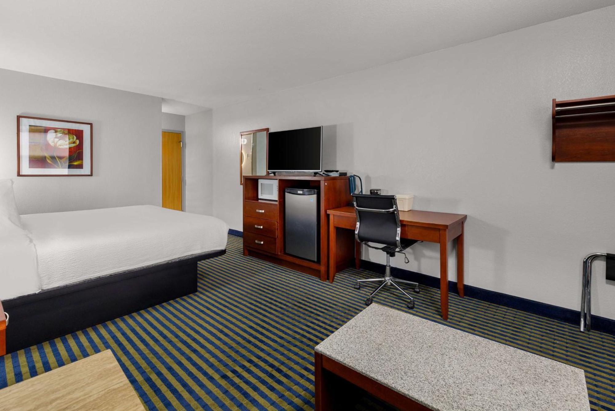 Surestay Plus By Best Western Brooks Exterior photo